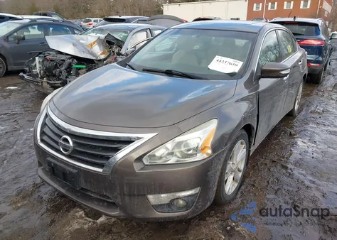 2015 Nissan Altima 2.5 Sv z USA, uszkodzony, nr VIN 1N4AL3AP9FC444449